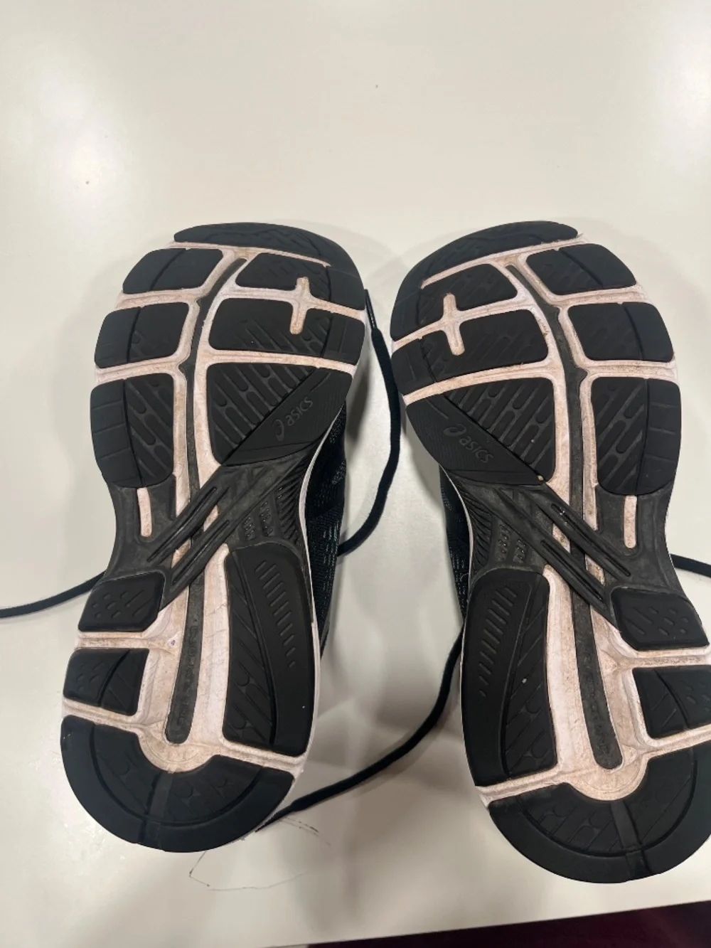 ASICS GT-2000 7 Running Shoes - size 6.5
